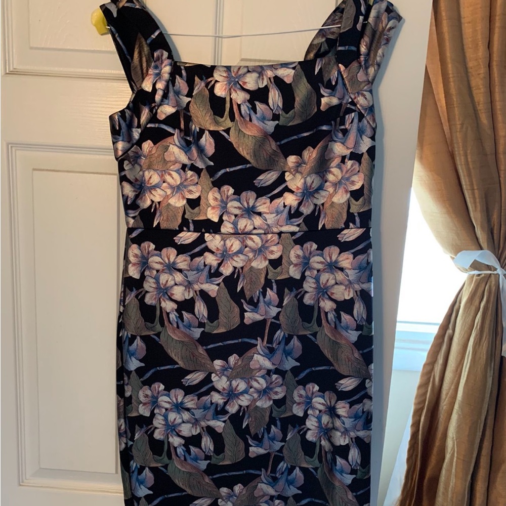 Women’s Sz 8/10 flower metallic color dress